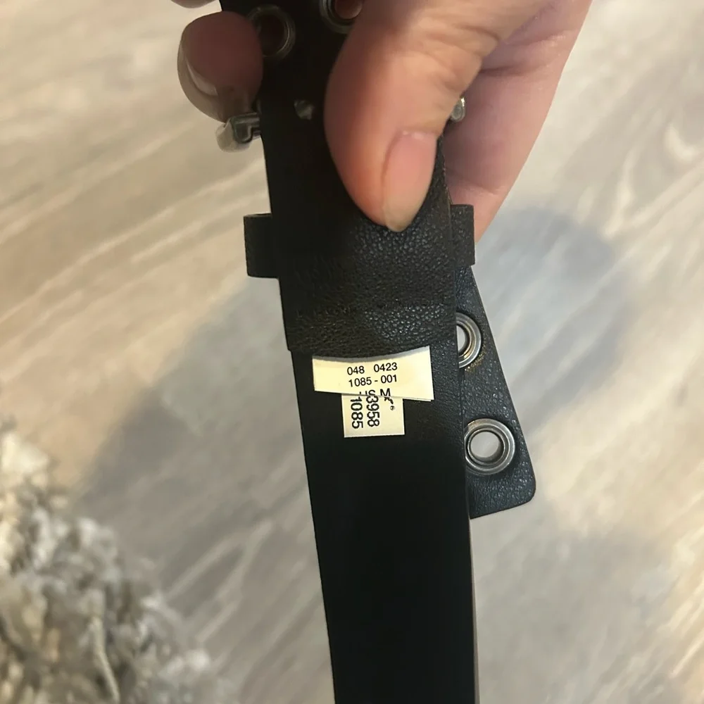 Black belt with two prong closure size medium
